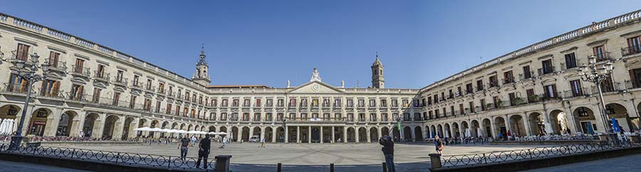 Álava - Vitoria-Gasteiz 08 - plaza de España.jpg